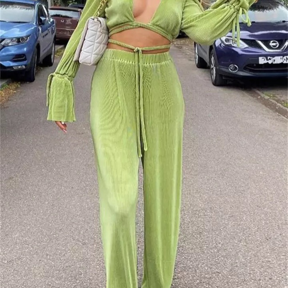Green pleated set - Picture 2 of 9